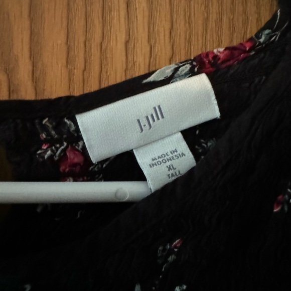 J.Jill tunic top  xL Tall Black with red flowers. - Picture 3 of 5